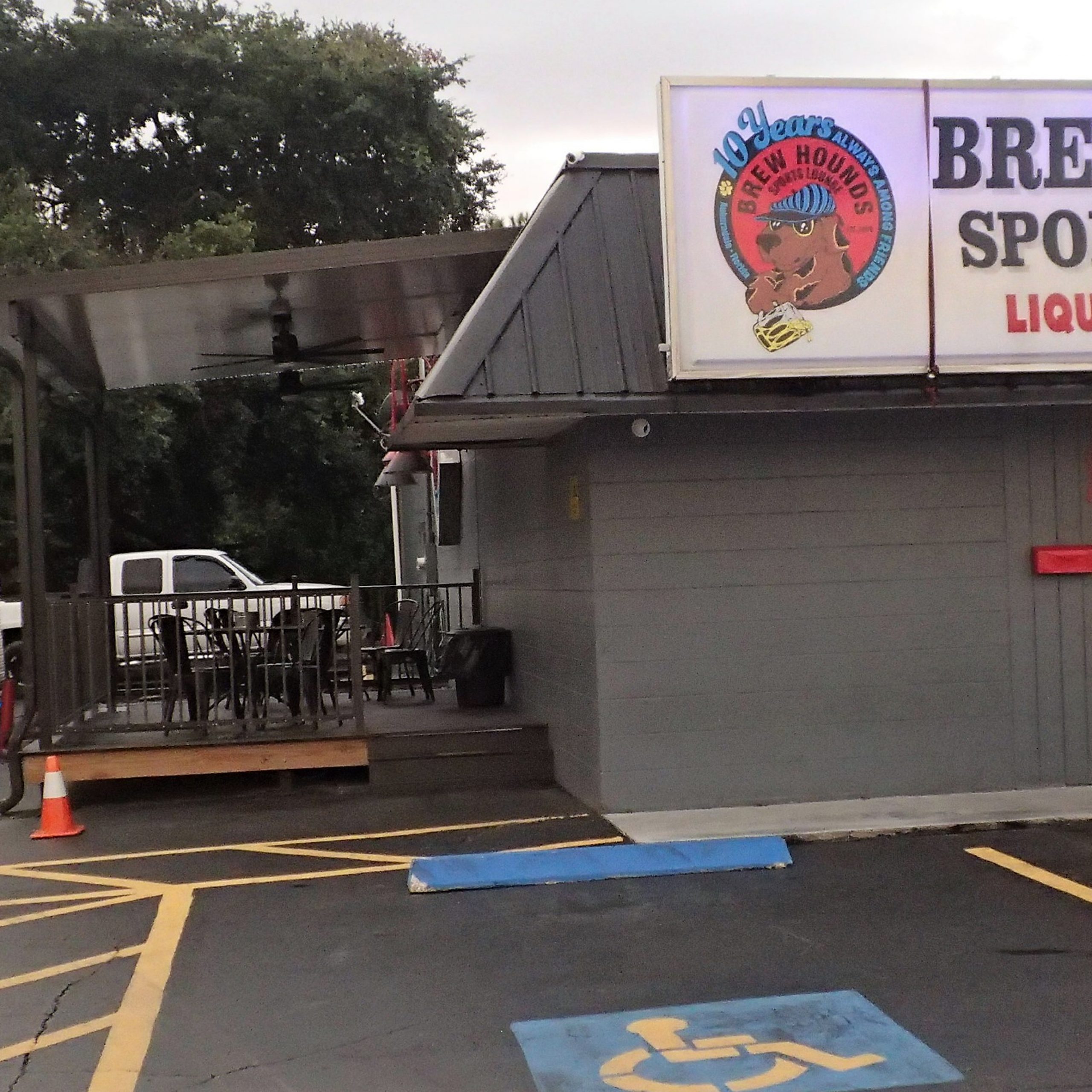 Brew Hounds – Sports Lounge