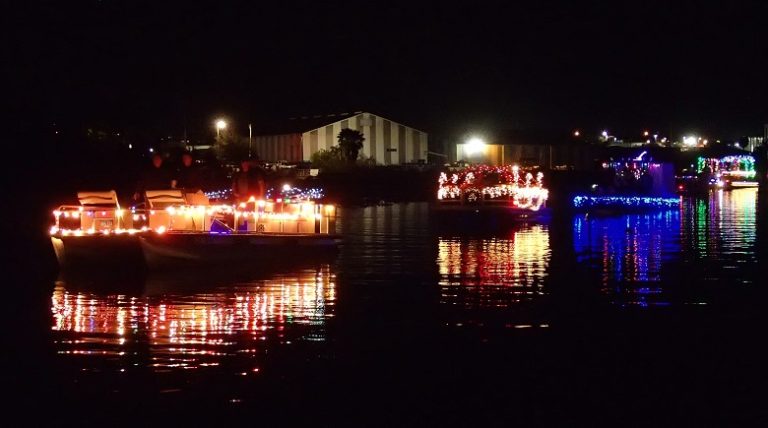 Chain Of Lakes Lights Up With Winter Haven Boat Parade