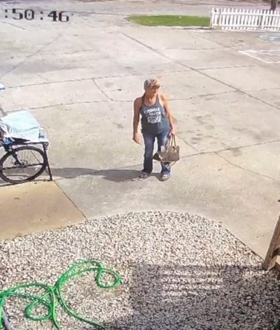 Help Winter Haven Police Department Identify Purse Thief