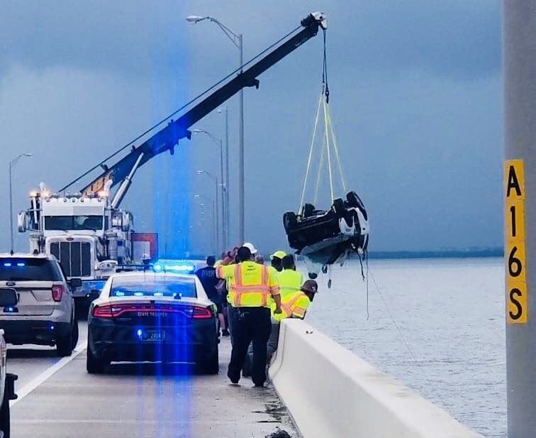 SUV Crashed on Howard Franklin Bridge, Traveled Over Wall into Tampa Bay