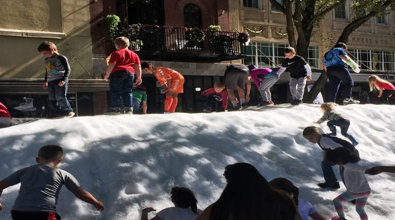 Local Children Play In Snow For 39th Annual Lakeland