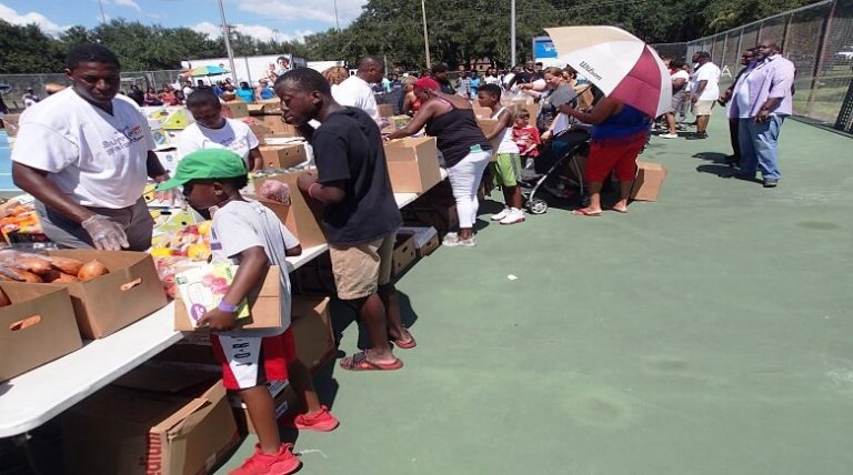 More Than 1,000 Families Given Free Groceries At Lakeland Family Event