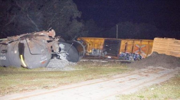 Train Carrying Molten Sulfur Derails