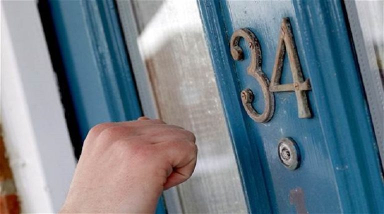 Be Alert when Answering to Door To Door Salespeople