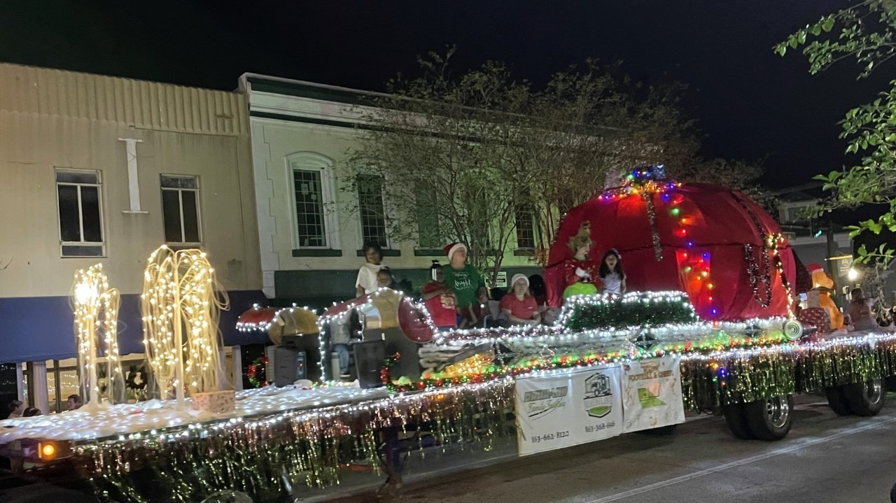 More Than 100 Units Ride in Bartow Christmas Parade