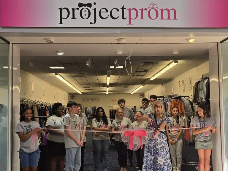 You Can Get a Free Dress or Suit for Prom from This Store. Here’s How!