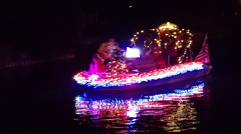 Winter haven christmas boat parade 2022